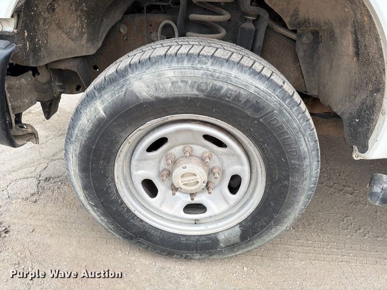 image for item DX5892 2012 Ford F350 Super Duty flatbed pickup truck