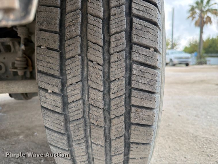 image for item DX5892 2012 Ford F350 Super Duty flatbed pickup truck