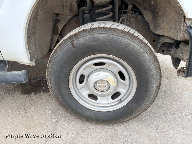 image for item DX5892 2012 Ford F350 Super Duty flatbed pickup truck