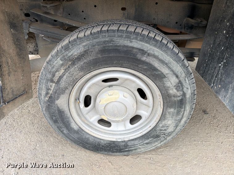 image for item DX5892 2012 Ford F350 Super Duty flatbed pickup truck