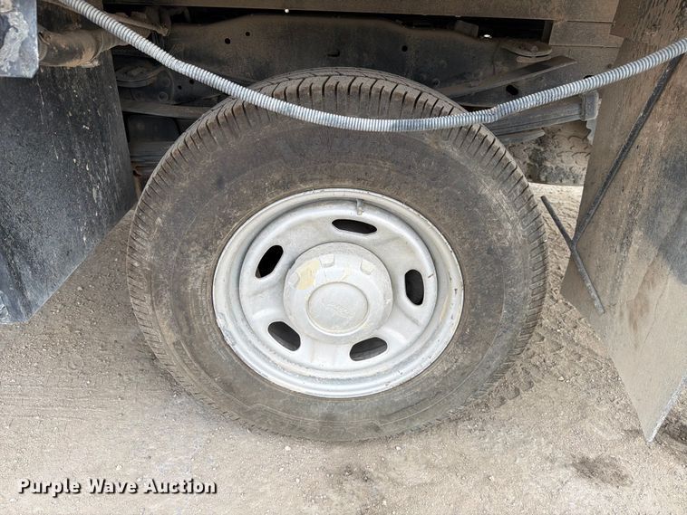 image for item DX5892 2012 Ford F350 Super Duty flatbed pickup truck