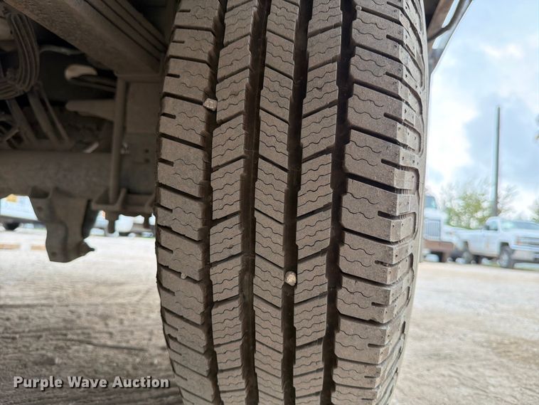 image for item DX5892 2012 Ford F350 Super Duty flatbed pickup truck