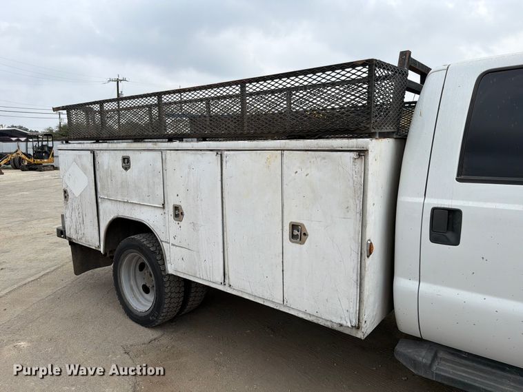 image for item DX5893 2015 Ford F450 Super Duty Crew Cab utility / service truck