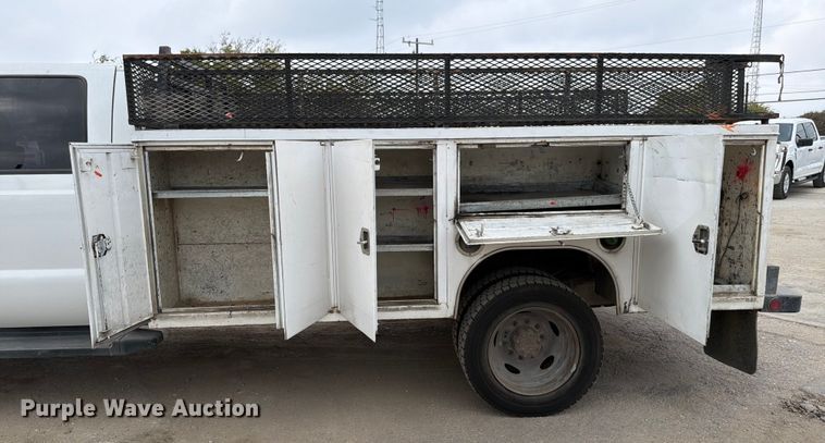 image for item DX5893 2015 Ford F450 Super Duty Crew Cab utility / service truck