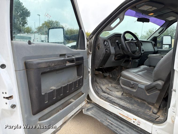 image for item DX5893 2015 Ford F450 Super Duty Crew Cab utility / service truck