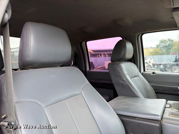 image for item DX5893 2015 Ford F450 Super Duty Crew Cab utility / service truck