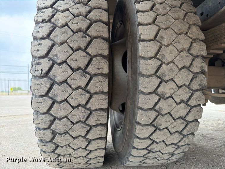 image for item DX5893 2015 Ford F450 Super Duty Crew Cab utility / service truck