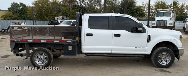 image for item DX5895 2019 Ford F250 Super Duty Crew Cab flatbed pickup truck