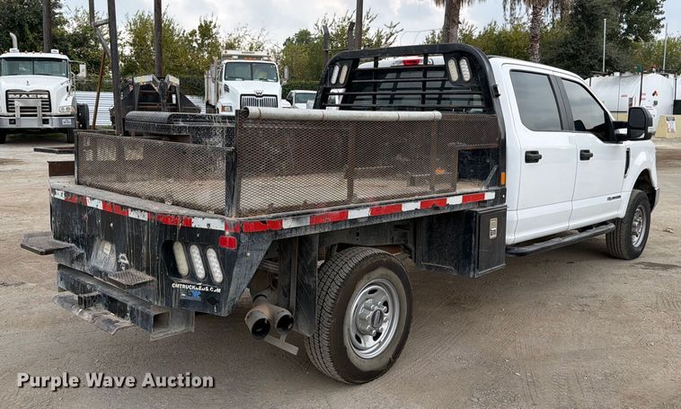 image for item DX5895 2019 Ford F250 Super Duty Crew Cab flatbed pickup truck