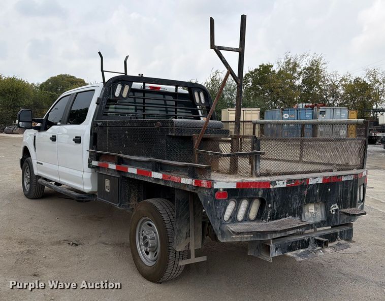 image for item DX5895 2019 Ford F250 Super Duty Crew Cab flatbed pickup truck
