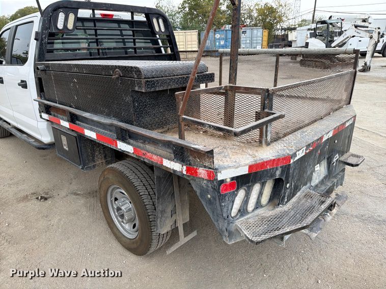 image for item DX5895 2019 Ford F250 Super Duty Crew Cab flatbed pickup truck