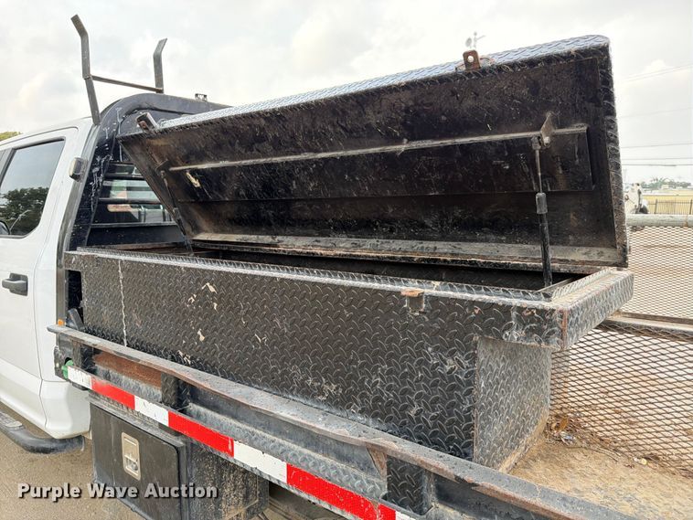 image for item DX5895 2019 Ford F250 Super Duty Crew Cab flatbed pickup truck