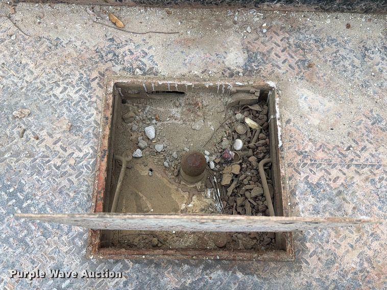 image for item DX5895 2019 Ford F250 Super Duty Crew Cab flatbed pickup truck