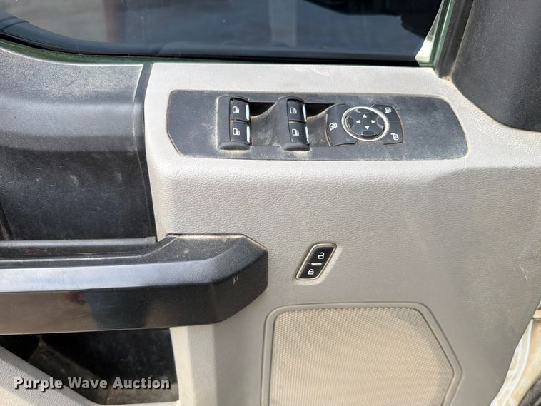 image for item DX5895 2019 Ford F250 Super Duty Crew Cab flatbed pickup truck