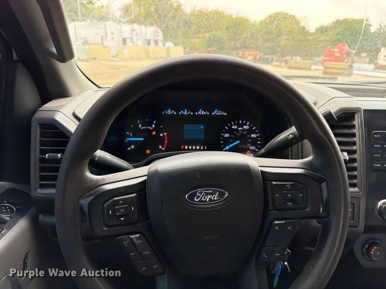 image for item DX5895 2019 Ford F250 Super Duty Crew Cab flatbed pickup truck