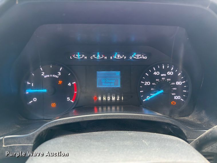 image for item DX5895 2019 Ford F250 Super Duty Crew Cab flatbed pickup truck