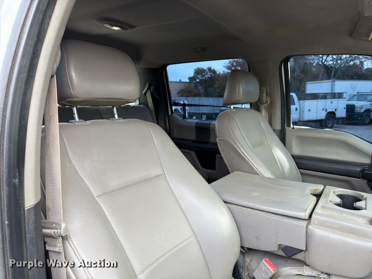 image for item DX5895 2019 Ford F250 Super Duty Crew Cab flatbed pickup truck