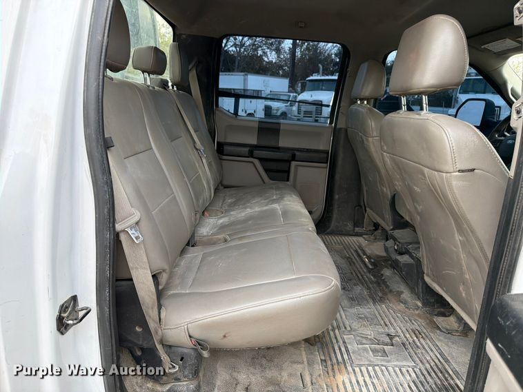 image for item DX5895 2019 Ford F250 Super Duty Crew Cab flatbed pickup truck