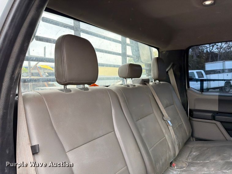 image for item DX5895 2019 Ford F250 Super Duty Crew Cab flatbed pickup truck