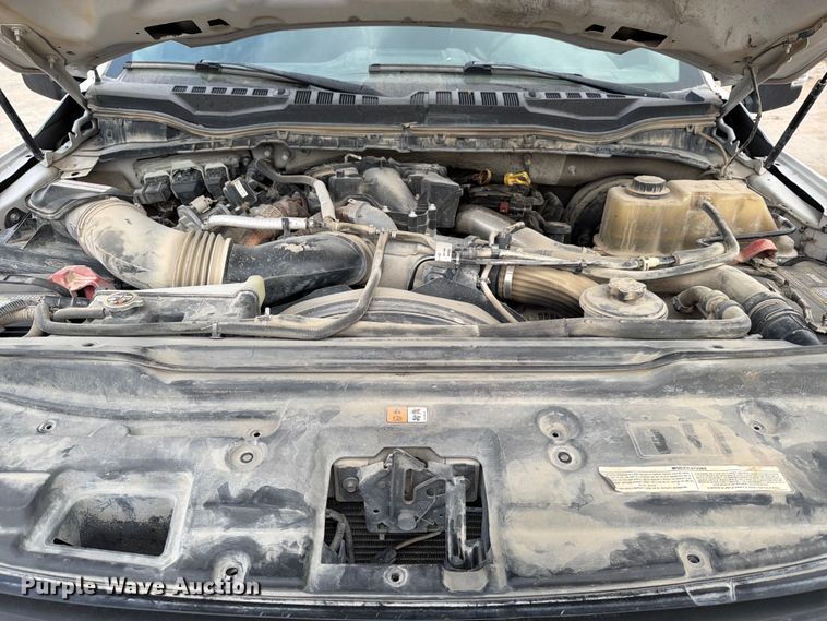 image for item DX5895 2019 Ford F250 Super Duty Crew Cab flatbed pickup truck