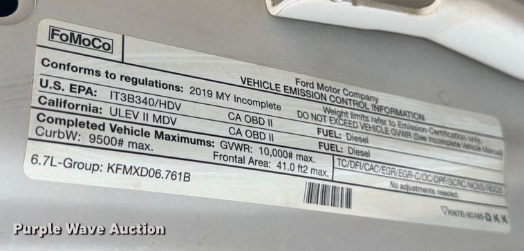 image for item DX5895 2019 Ford F250 Super Duty Crew Cab flatbed pickup truck