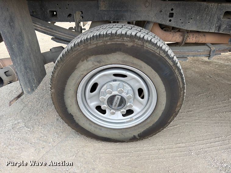 image for item DX5895 2019 Ford F250 Super Duty Crew Cab flatbed pickup truck