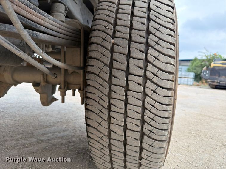 image for item DX5895 2019 Ford F250 Super Duty Crew Cab flatbed pickup truck