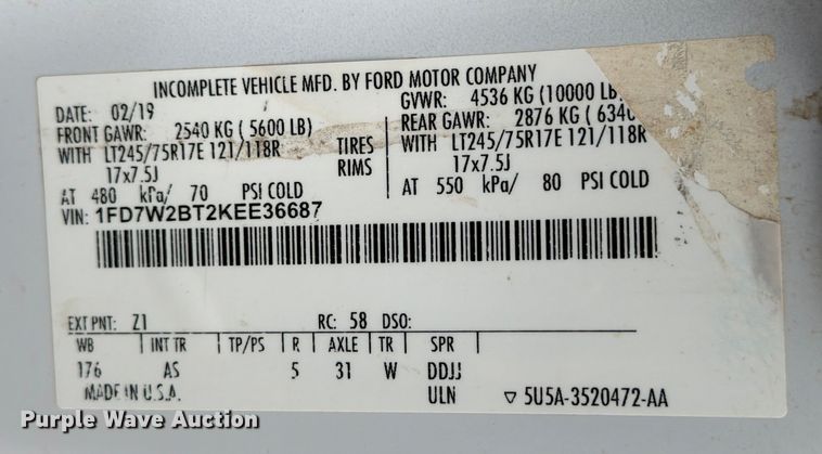 image for item DX5895 2019 Ford F250 Super Duty Crew Cab flatbed pickup truck