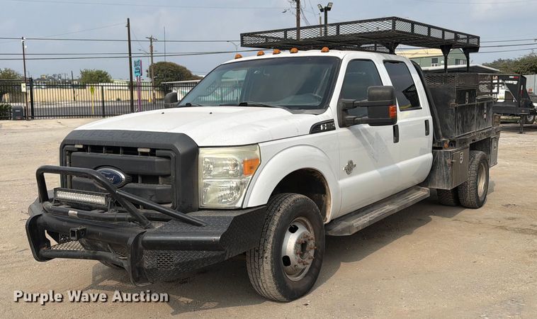 image for item DX5897 2015 Ford F350 Super Duty Crew Cab flatbed pickup truck