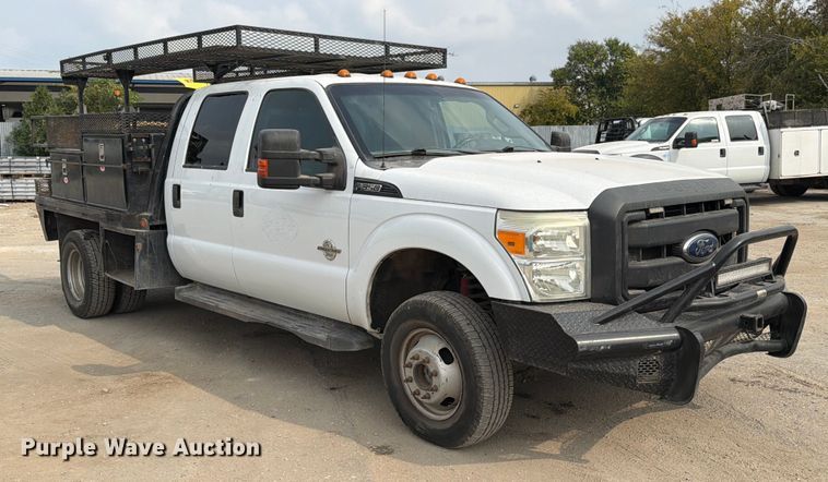 image for item DX5897 2015 Ford F350 Super Duty Crew Cab flatbed pickup truck