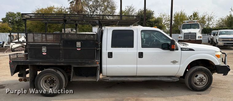 image for item DX5897 2015 Ford F350 Super Duty Crew Cab flatbed pickup truck