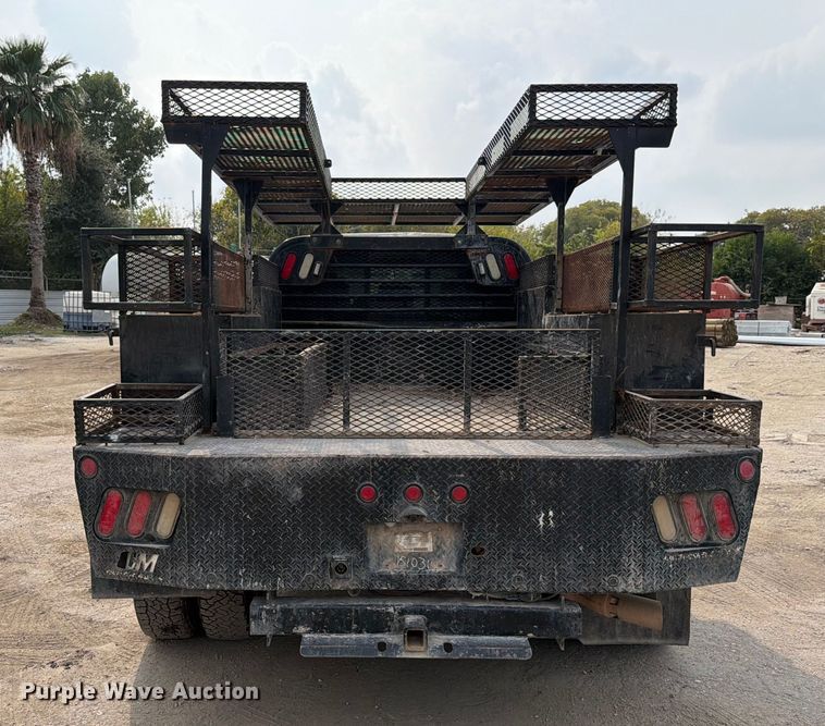 image for item DX5897 2015 Ford F350 Super Duty Crew Cab flatbed pickup truck