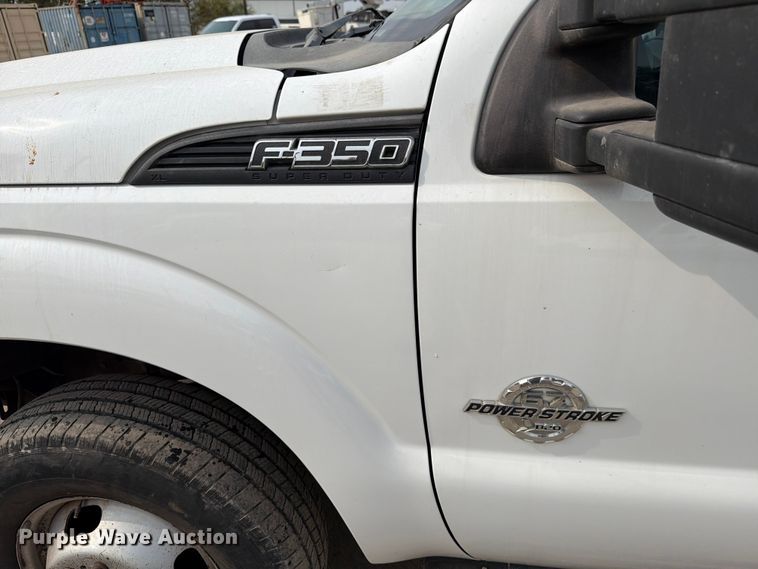 image for item DX5897 2015 Ford F350 Super Duty Crew Cab flatbed pickup truck