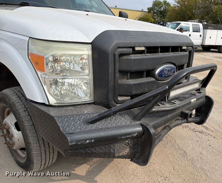 image for item DX5897 2015 Ford F350 Super Duty Crew Cab flatbed pickup truck