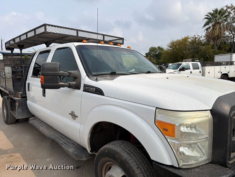 image for item DX5897 2015 Ford F350 Super Duty Crew Cab flatbed pickup truck