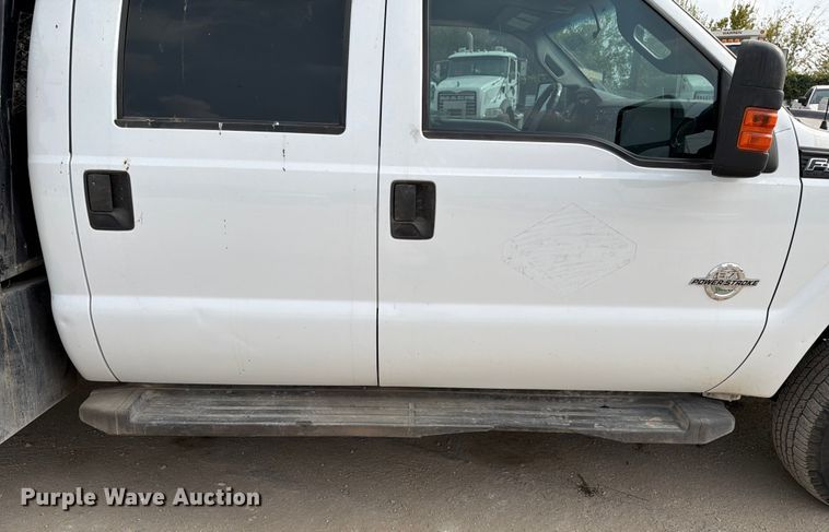 image for item DX5897 2015 Ford F350 Super Duty Crew Cab flatbed pickup truck