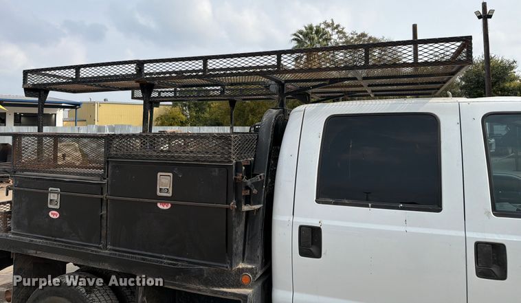 image for item DX5897 2015 Ford F350 Super Duty Crew Cab flatbed pickup truck