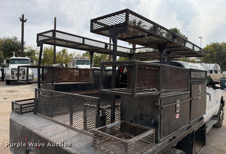 image for item DX5897 2015 Ford F350 Super Duty Crew Cab flatbed pickup truck