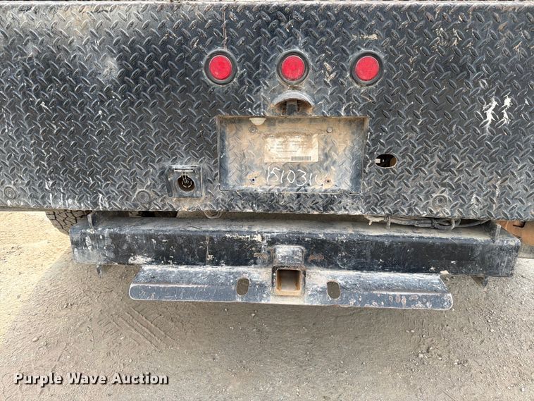 image for item DX5897 2015 Ford F350 Super Duty Crew Cab flatbed pickup truck