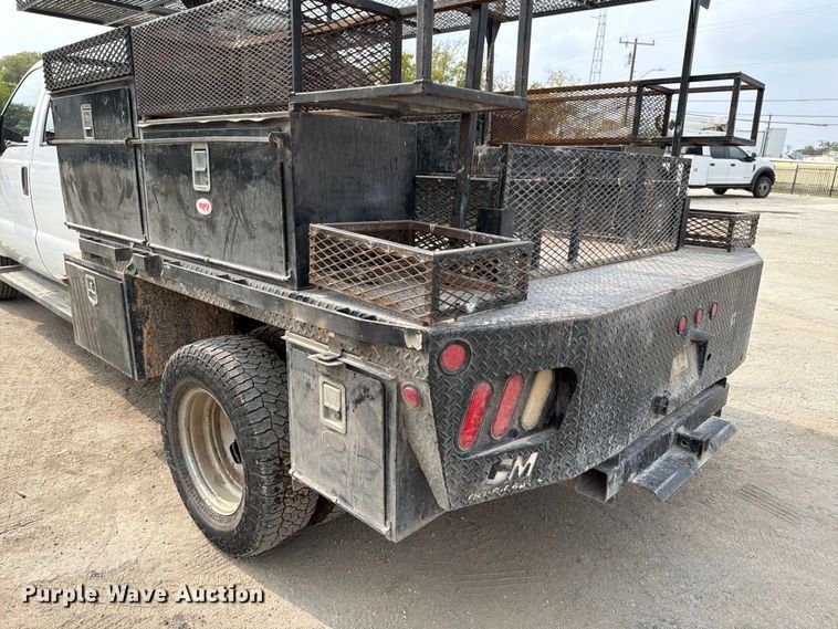 image for item DX5897 2015 Ford F350 Super Duty Crew Cab flatbed pickup truck