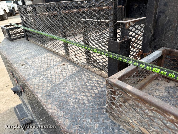 image for item DX5897 2015 Ford F350 Super Duty Crew Cab flatbed pickup truck