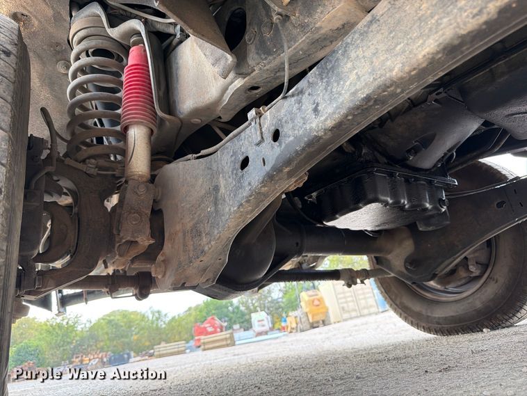 image for item DX5897 2015 Ford F350 Super Duty Crew Cab flatbed pickup truck