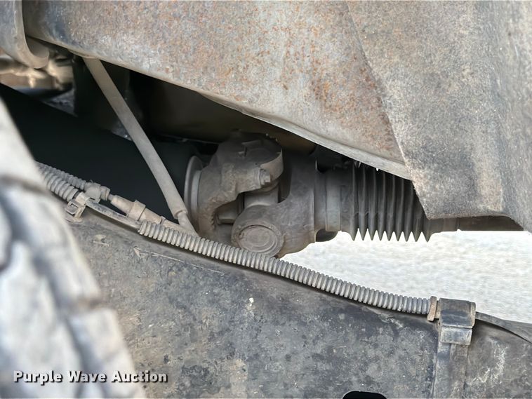 image for item DX5897 2015 Ford F350 Super Duty Crew Cab flatbed pickup truck