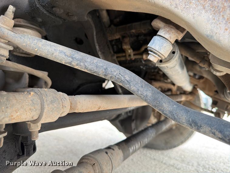 image for item DX5897 2015 Ford F350 Super Duty Crew Cab flatbed pickup truck