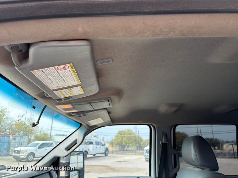 image for item DX5897 2015 Ford F350 Super Duty Crew Cab flatbed pickup truck