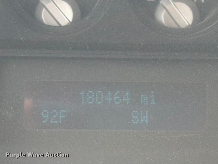 image for item DX5897 2015 Ford F350 Super Duty Crew Cab flatbed pickup truck