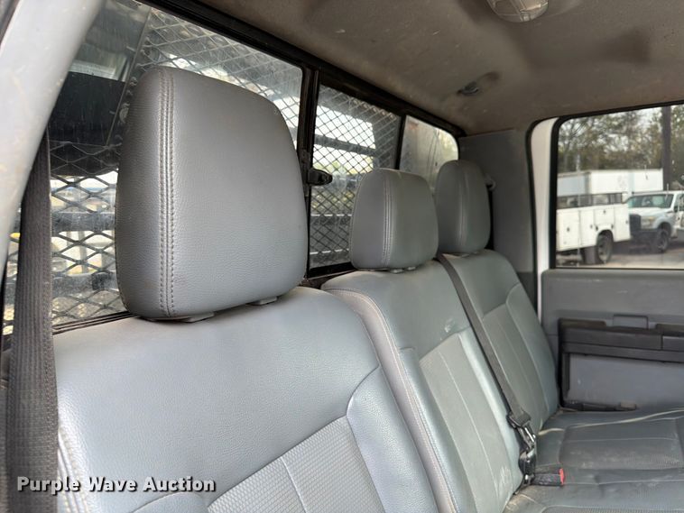 image for item DX5897 2015 Ford F350 Super Duty Crew Cab flatbed pickup truck