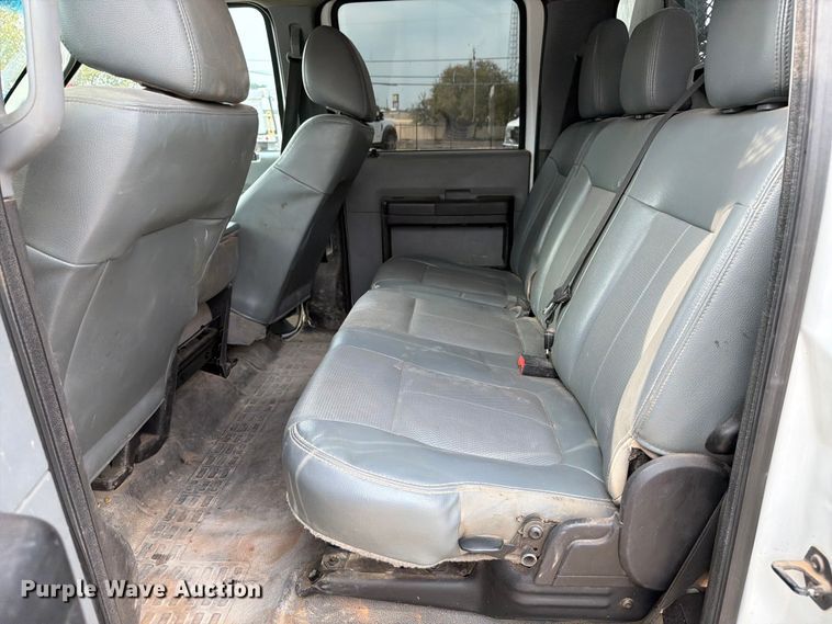 image for item DX5897 2015 Ford F350 Super Duty Crew Cab flatbed pickup truck