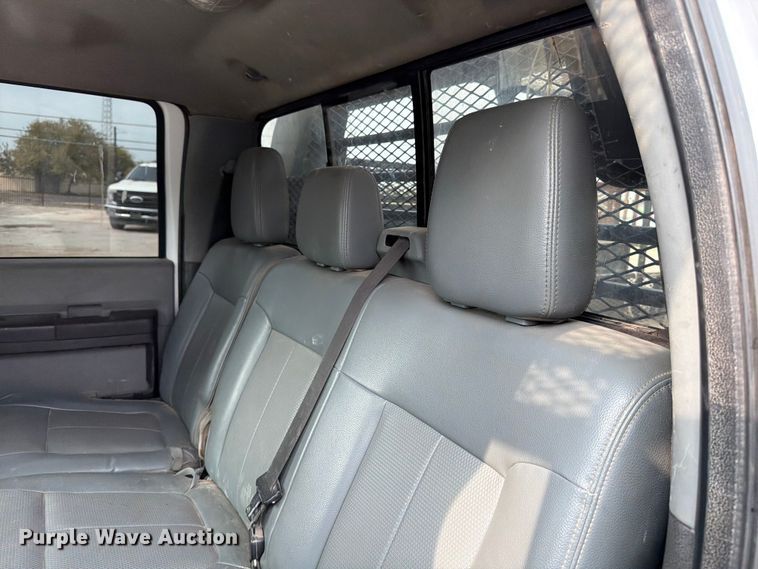 image for item DX5897 2015 Ford F350 Super Duty Crew Cab flatbed pickup truck