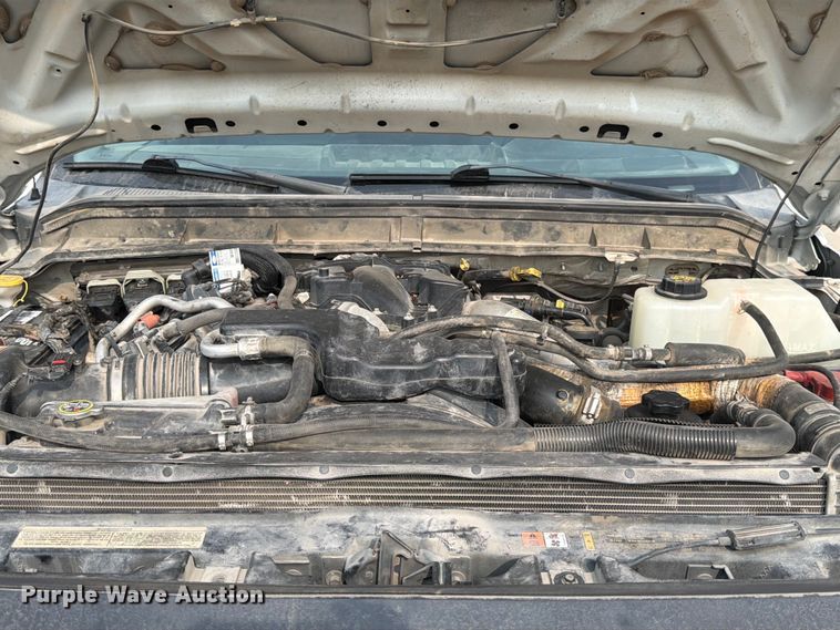 image for item DX5897 2015 Ford F350 Super Duty Crew Cab flatbed pickup truck